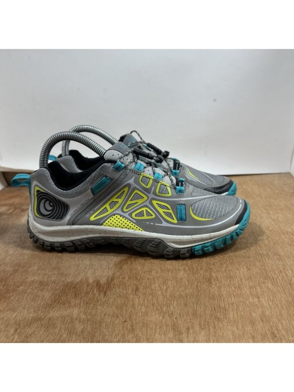Topo Athletic Women Size 7 Running Sneakers Shoes Zero Drop All Terrain Sole